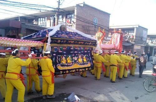 出殡喊号子视频,出殡喊号子视频展现民间丧葬文化