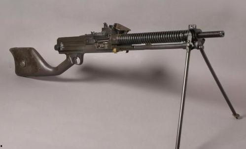 歪把子机枪视频